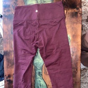 LULULEMON LEGGINGS -- burgundy